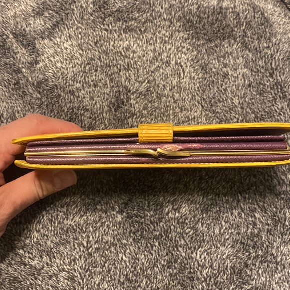 Auth LV Gold Epi Kisslock Wallet MI1002 - Picture 4 of 13
